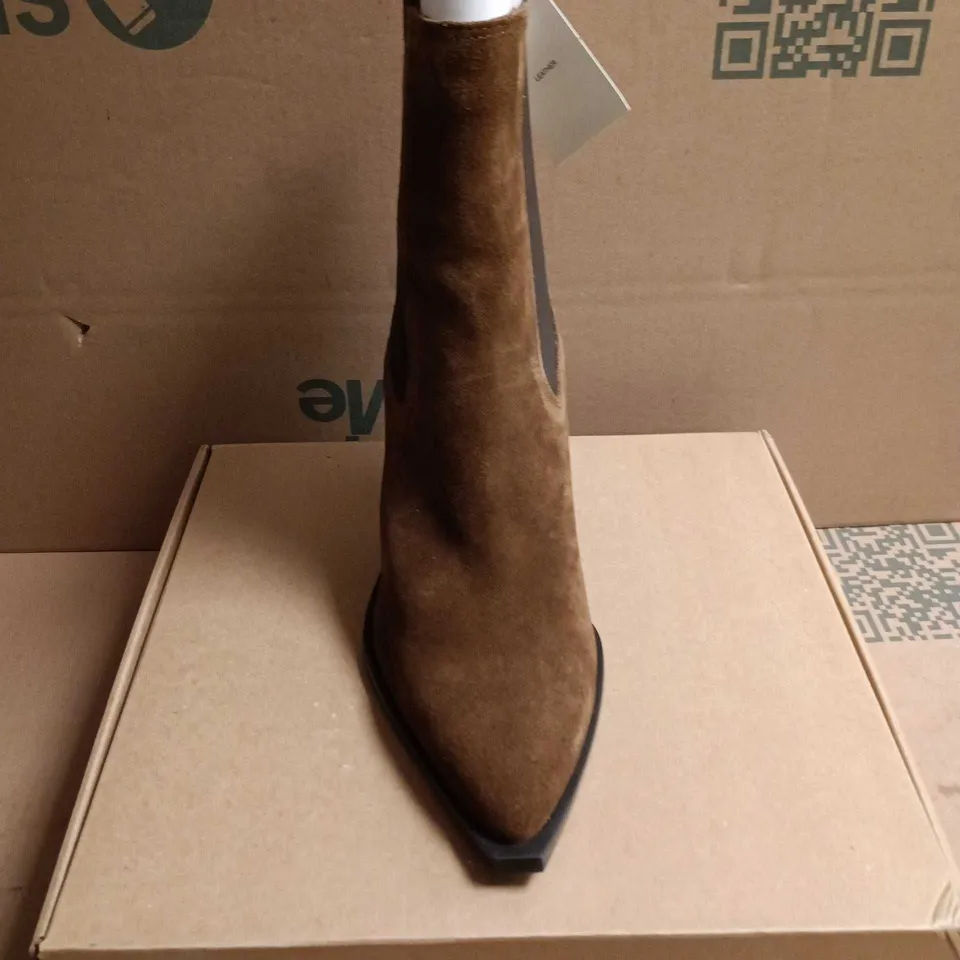 BOXED PAIR OF MNG ANKLE BOOTS, BROWN SUEDE, ELASTIC SIDE PANELS - UK 5