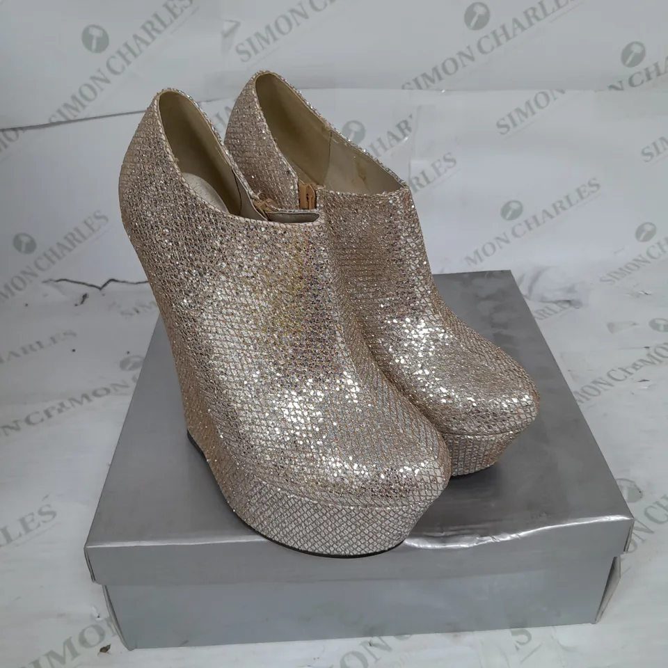 BOXED PAIR OF CASANDRA PLATFORM WEDGE ANKLE SHOE IN GOLD SHIMMER SIZE 6