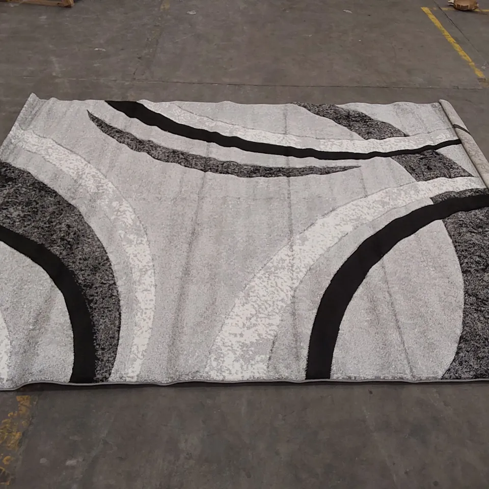 PACO BRILLIANCE GREY/BLACK RUG // SIZE: 240 X 330cm