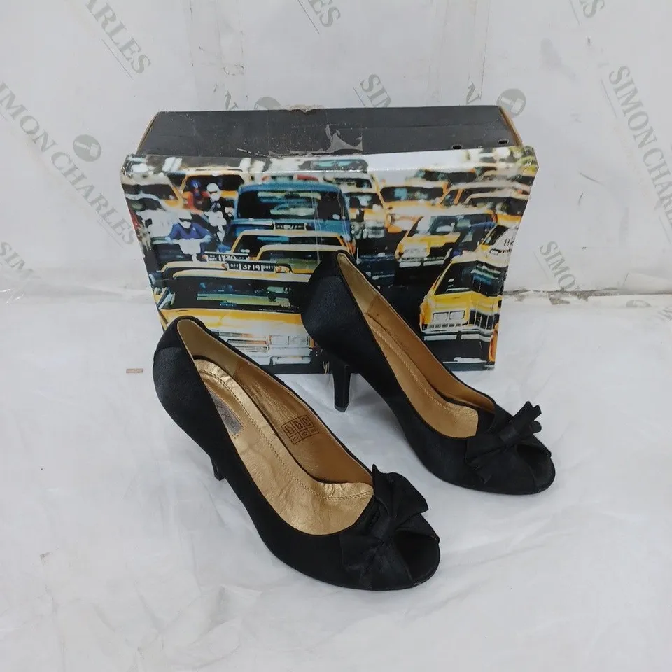 APPROXIMATELY 5 PAIRS OF BOXED TAXI PUMP HEELS BLACK OPEN TOE IN VARIOUS SIZES 
