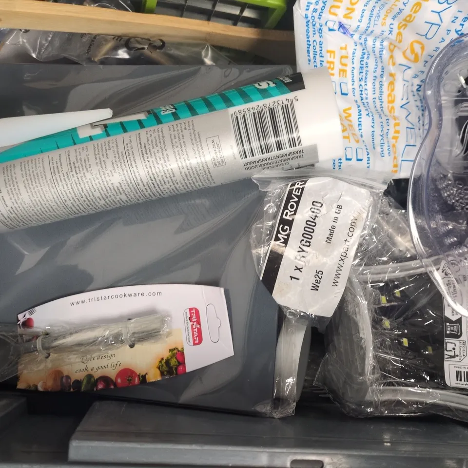 APPROXIMATELY 10 ASSORTED HOUSEHOLD ITEMS TO INCLUDE ACETOXY SILICONE, TEASPOON SET, ETC
