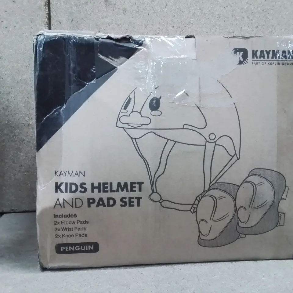 BOXED KIDS HELMET AND PADS SET