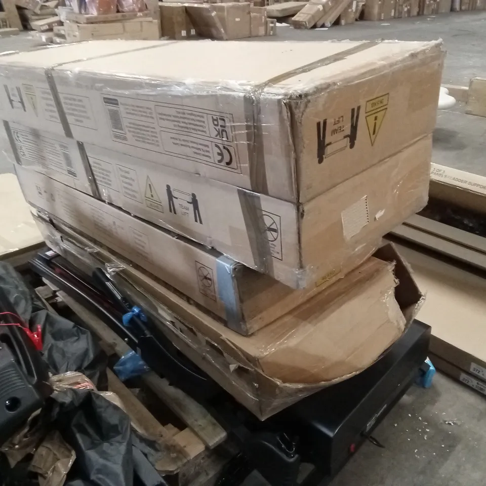 PALLET OF ASSORTED INCOMPLETE OR DAMAGED SPORTS/GYM MACHINES AND INCOMPLETE TRAMPOLINE PARTS 
