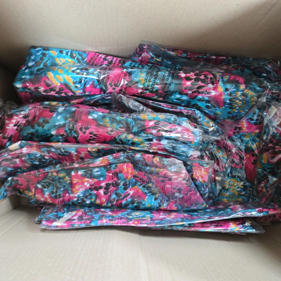 APPROXIMATELY 15 BAGGED MALISSA J PRINTED KIMONO JACKETS IN BLUE/PINK MULTI ABSTRACT PRINT - SMALL/MEDIUM