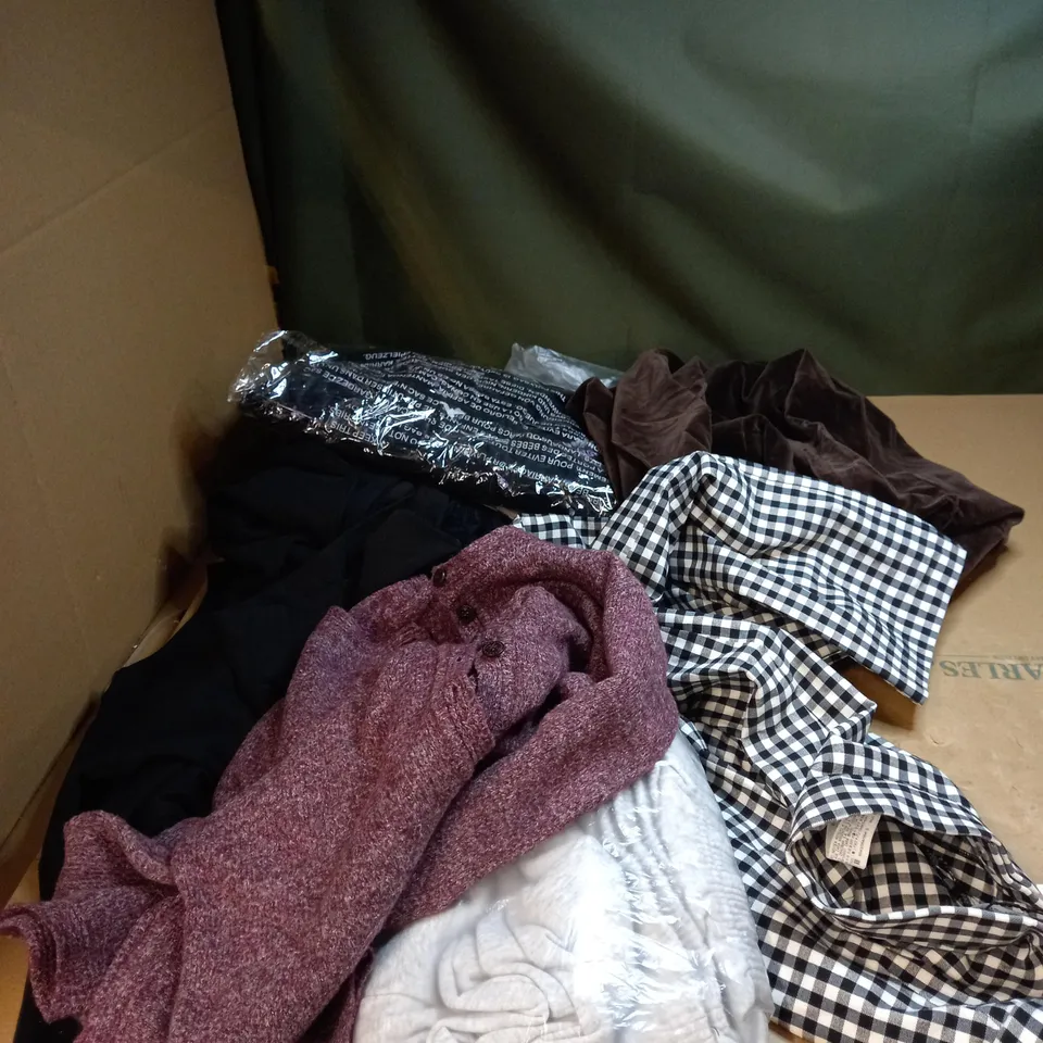 LOT OF ASSORTED CLOTHING ITEMS TOO INCLUDE DRESSES , TOPS AND TROUSERS 