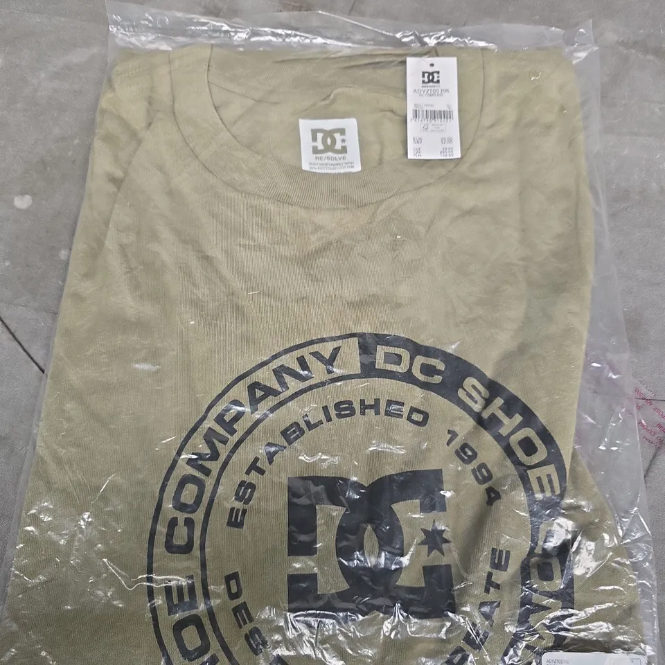 RE/SOLVE DC SHOES T-SHIRT – OLIVE/KHAKI WITH LARGE CIRCULAR LOGO, UK XL