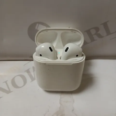 APPLE AIRPODS