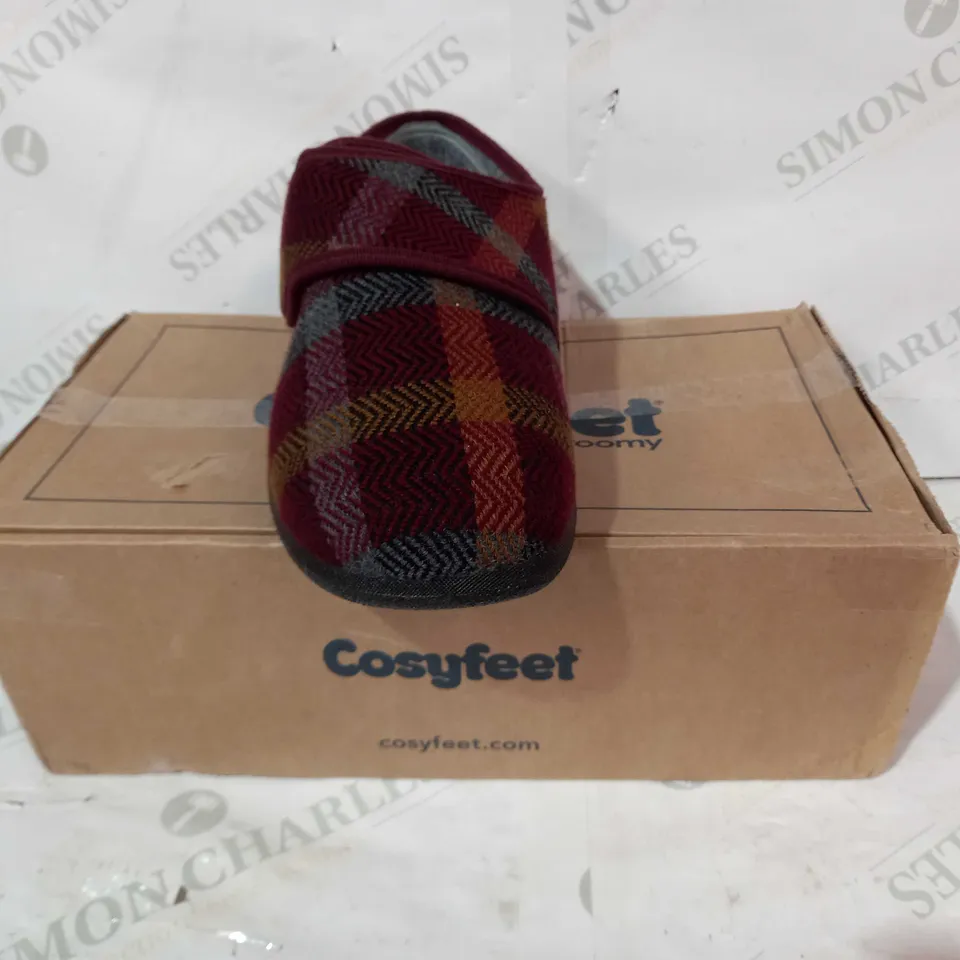BOXED PAIR OF COSYFEET SLIPPERS IN BURGUNDY CHECK UK SIZE 8