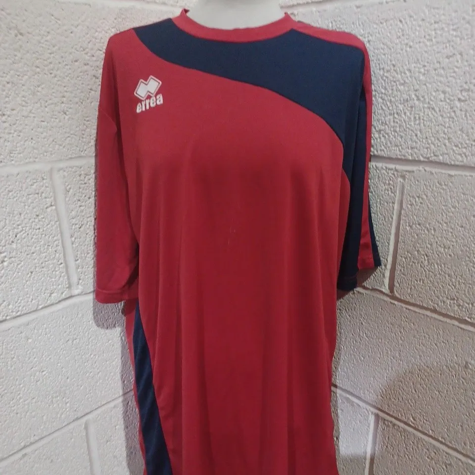 APPROXIMATELY 6 ASSORTED ERREA FOOTBALL TOPS IN VARIOUS SIZES