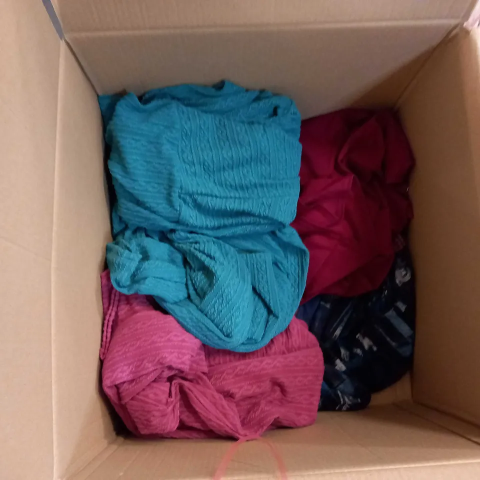 BAG OF APPROX 10 ASSORTED CLOTHING ITEMS TO INCLUDE - MAISON DE NIMES - EMEILIAX  