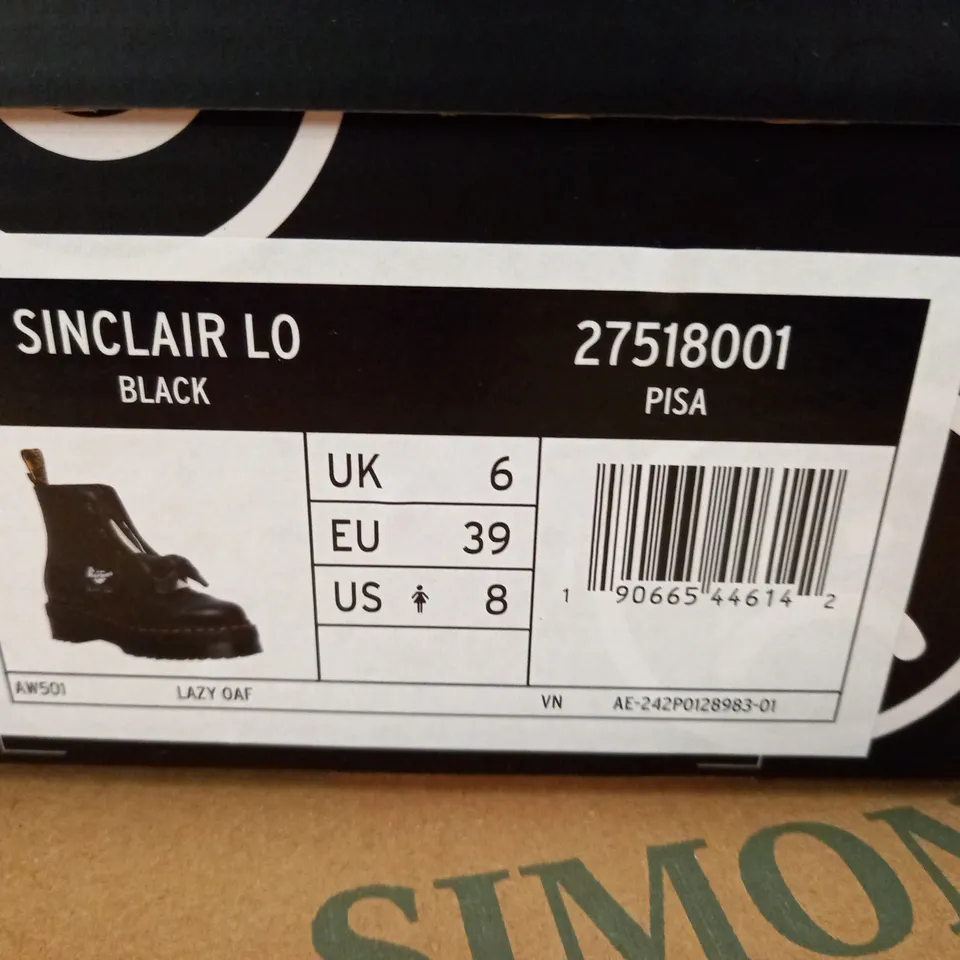 BOXED PAIR OF DR MARTENS LAZY OAF SINCLAIR LO BLACK BOOTS - UK 6