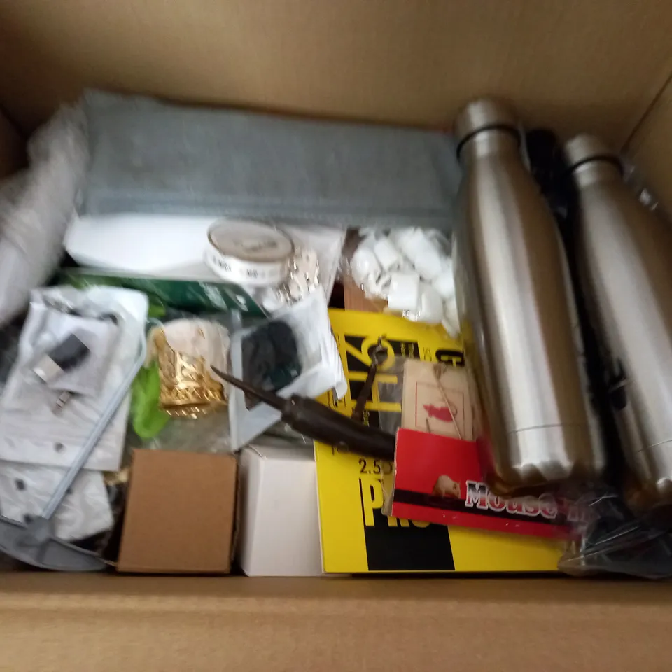 LARGE QUANTITY OF ASSORTED HOUSEHOLD ITEMS TO INCLUDE THERMAL BOTTLES, HOUSE NUMBERS AND MOUTH GUARD