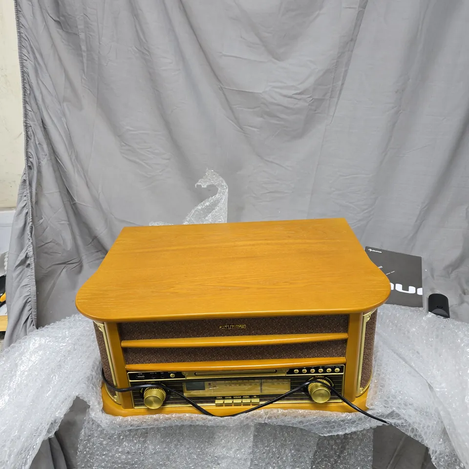 AUNA BELLE ÉPOQUE 1908 RETRO RADIO IN WOOD CABINET