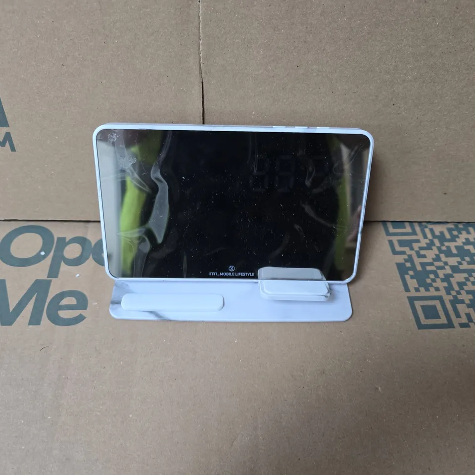 SAMSUNG ITFIT DESK STATION WITH WIRELESS CHARGER – BOXED