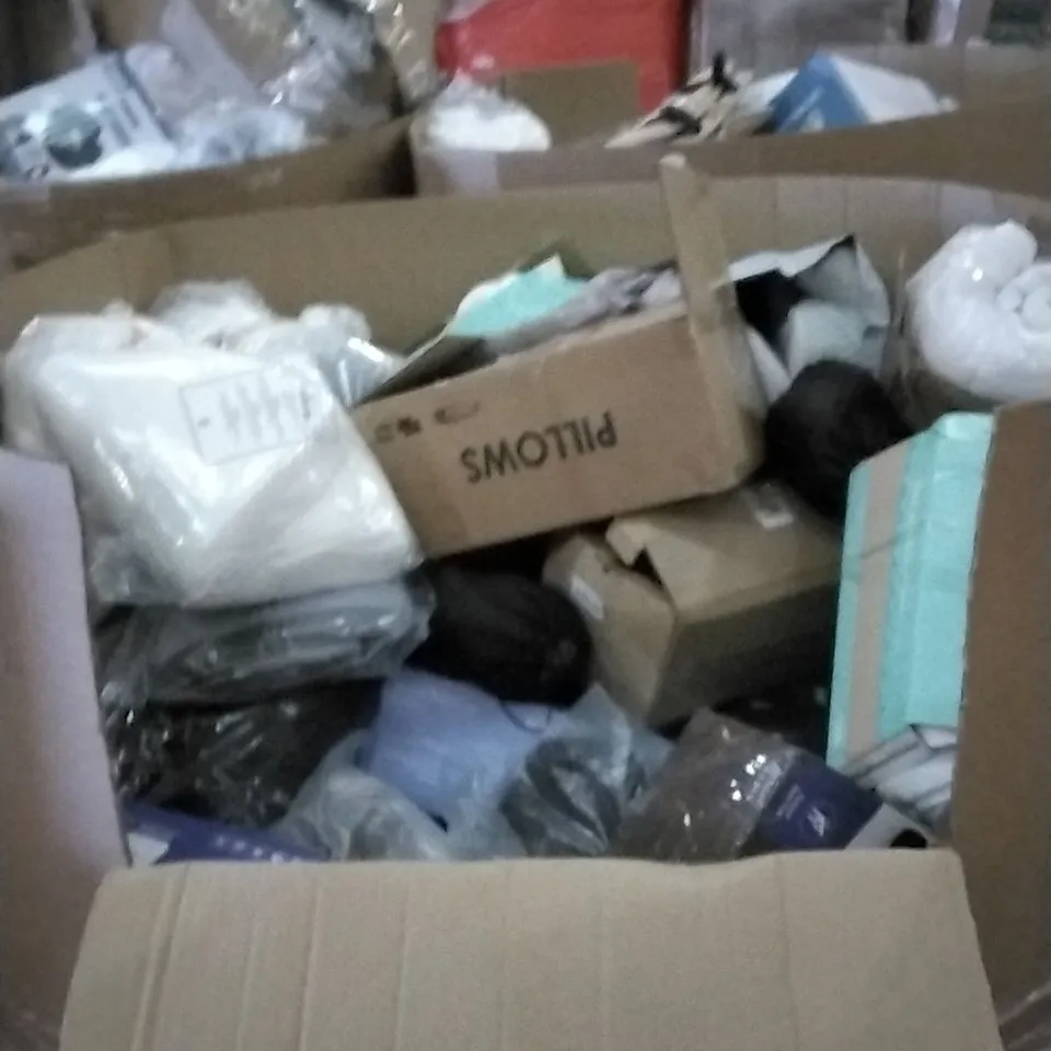 PALLET OF ASSORTED HOUSEHOLD GOODS TO INCLUDE CONTOUR CERVICAL PILLOW, DONUT CUSHION, AND MEMORY FOAM PILLOW ETC. 