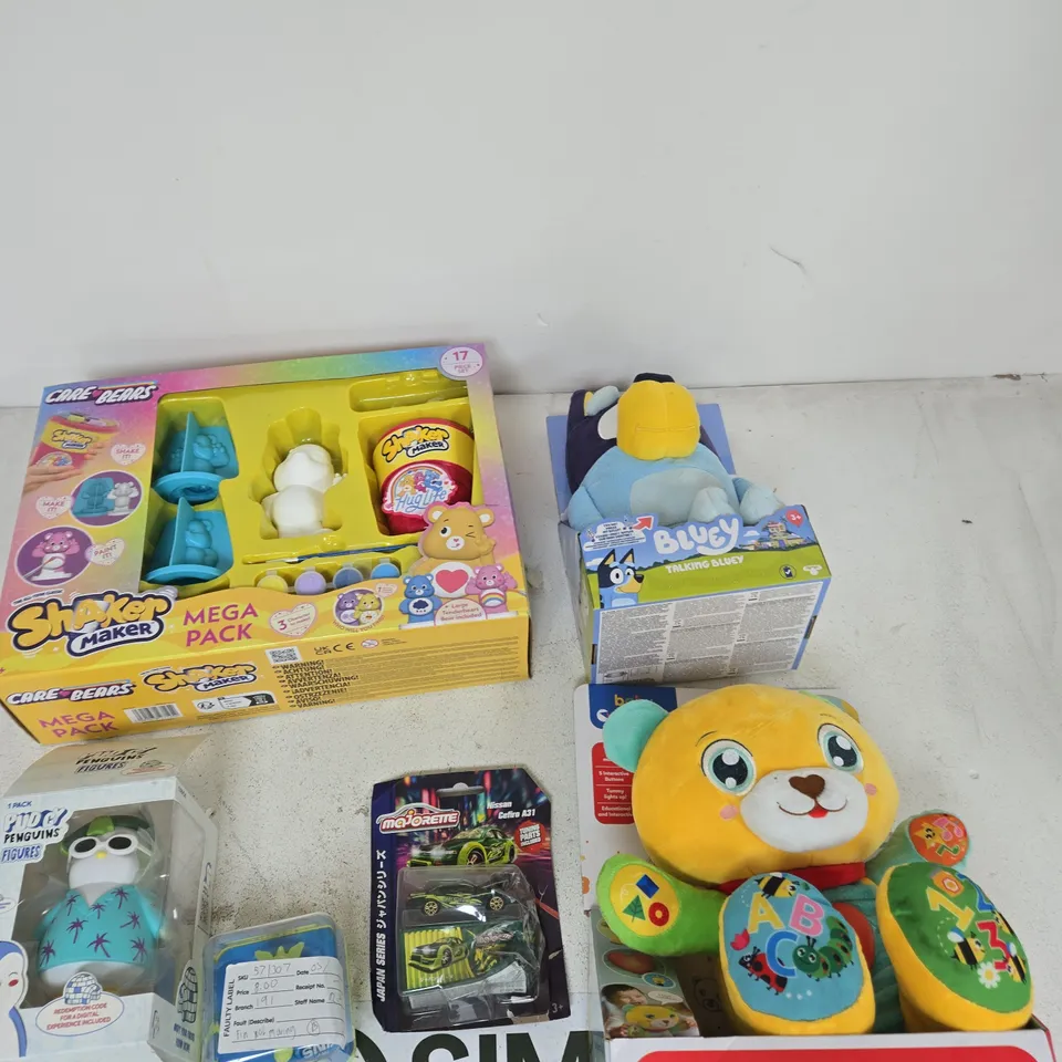 BOX OF APPROXIMATELY 10 SSORTED TOYS INCLUDING BLUEY TALKING BLUEY, PAW PATROL SEARCH AND RESCUE AND KUROMI MINI BEAUTY BACKPACK