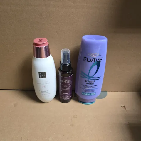 APPROXIMATELY 15 ASSORTED HEALTH & BEAUTY PRODUCTS TO INCLUDE L'OREAL ELVIVE HYDRA PURE, PLANET SPA PILLOW MIST, RITUALS SHAMPOO ETC - COLLECTION ONLY