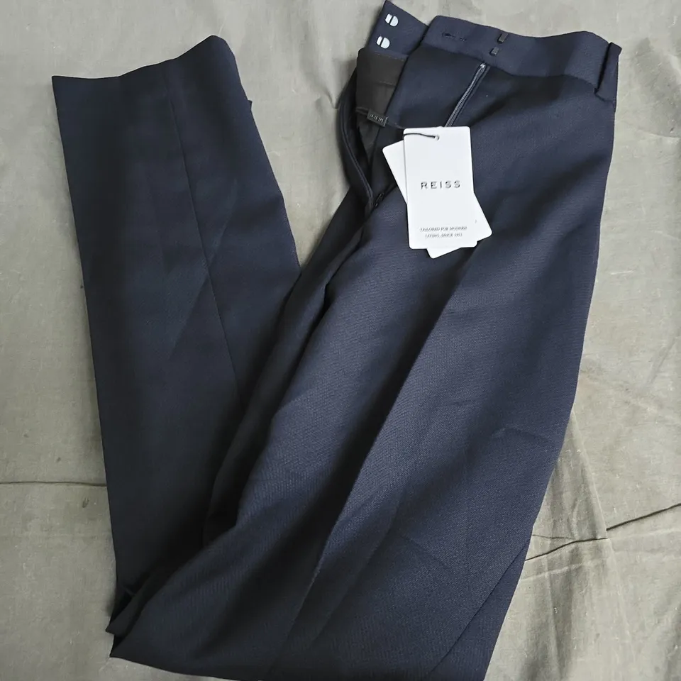 REISS HANSLEY SLIM LEG TROUSERS IN NAVY - UK 8