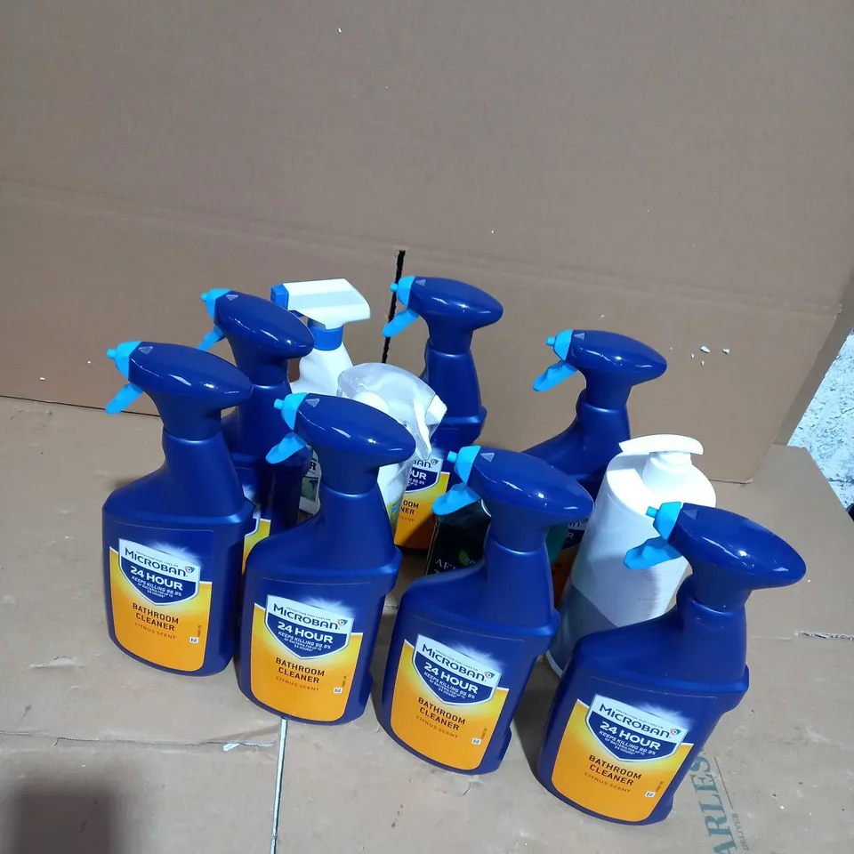 LOT OF ASSORTED HOUSEHOLD ITEMS TOO INCLUDE BATHROOM CLEANER AND MOULD KILLER 