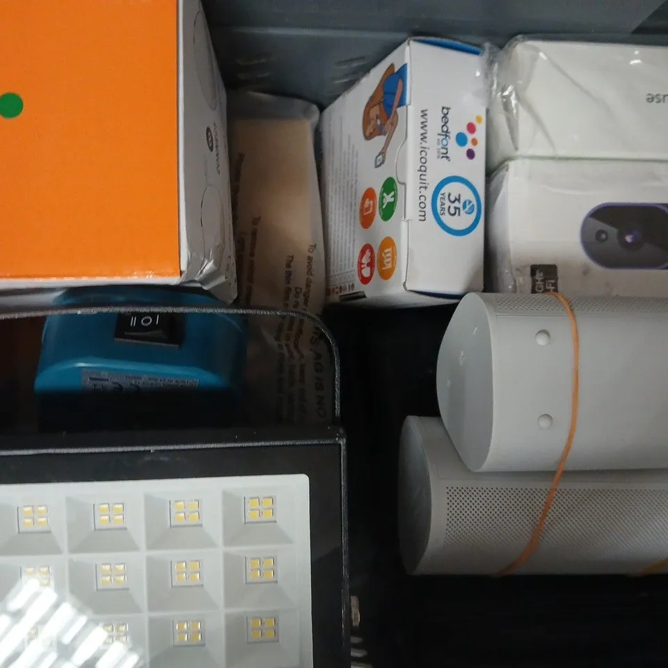 APPROXIMATELY 8 ASSORTED HOUSEHOLD ITEMS TO INCLUDE GAMECUBE CONTROLLER ADAPTER, ETC