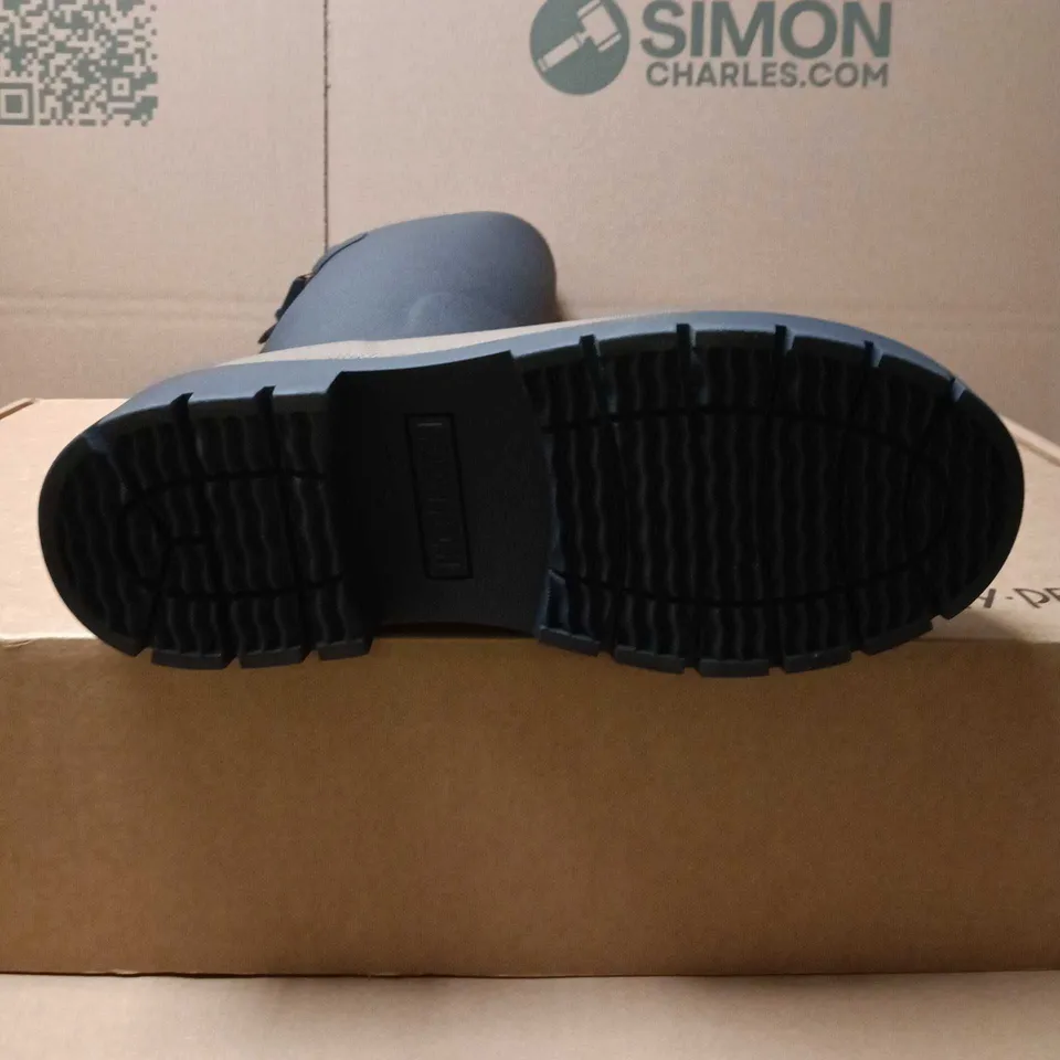 MERRY PEOPLE FERGIE BOOT – OXFORD BLUE KNEE-HIGH BOOT, UK 6 (EU 39)