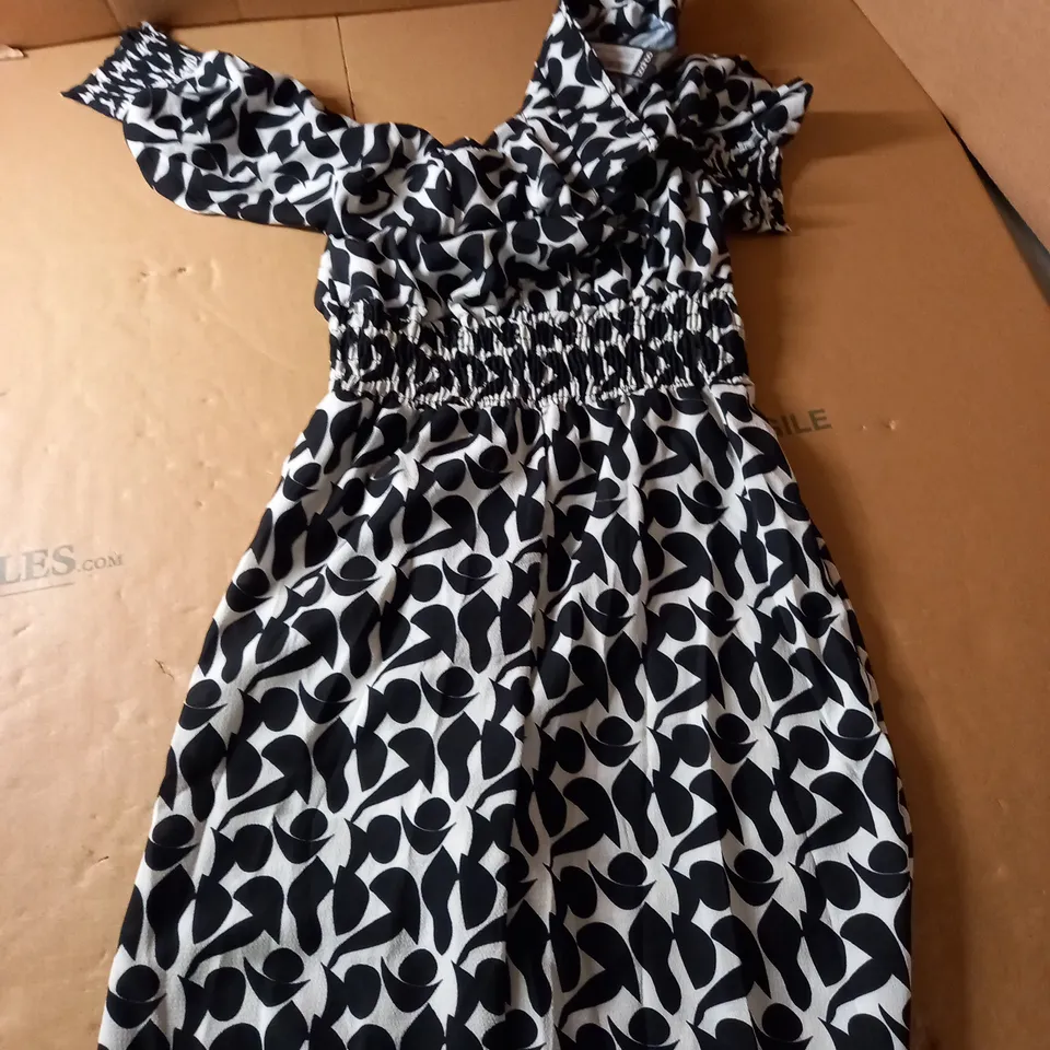 BOOHOO ABSTRACT SHIRT SHIRRED CULOTTE JUMPSUIT - 8