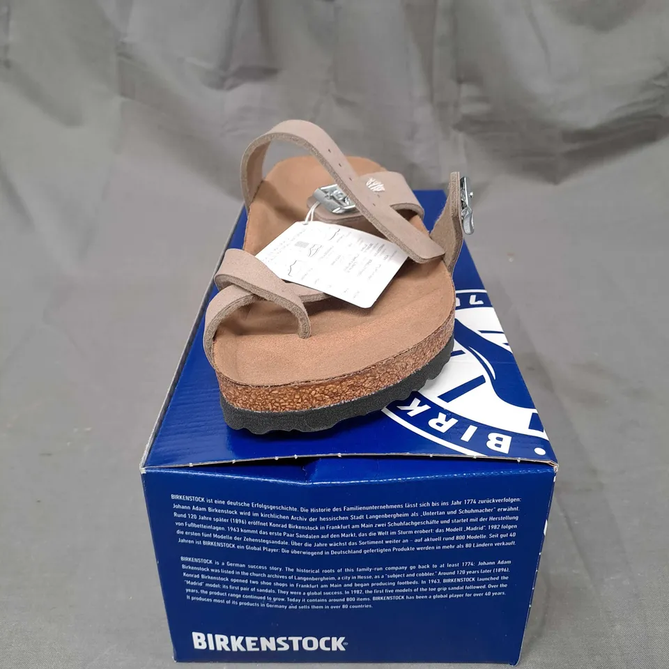 BOXED PAIR OF FLIP FLOPS BIRKENSTOCK WOMEN MAYARI SYNTHETICS SOFT BIRKI VEGAN GRAY TAUPE NARROW SIZE 7.5