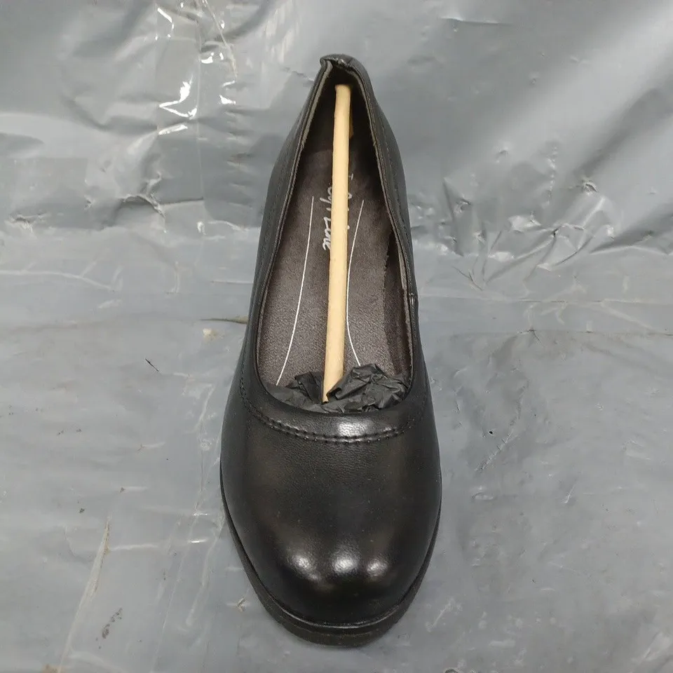BOXED PAIR OF SOFT LINE BLOCK HEEL SHOES IN BLACK SIZE UK 4