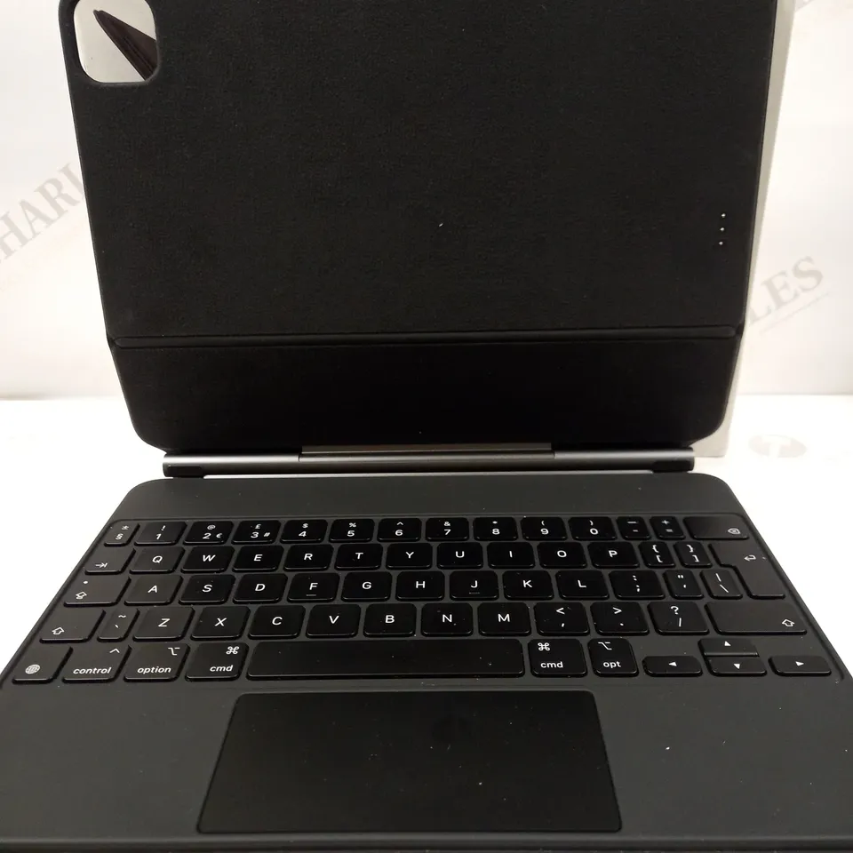 APPLE MAGIC KEYBOARD