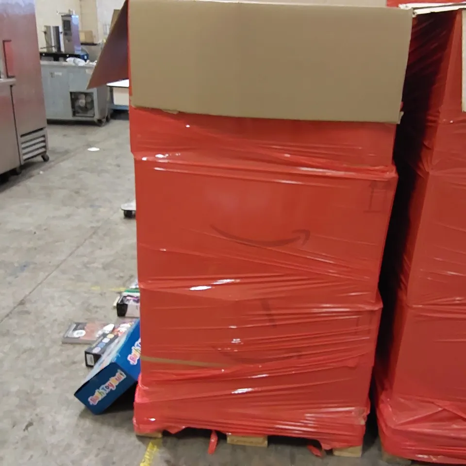 PALLET OF ASSORTED ITEMS INCLUDING: SIGNED FOOTBALL POSTERS, CHILDREN'S TOYS, TORCHES, BABY RECORD BOOK, BALLOONS, PHONE CASE, CAR PHONE MOUNT, BOOKS, COPPER WIRE LIGHT