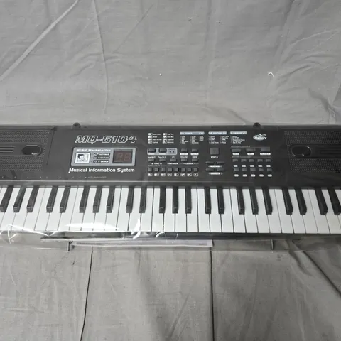 MQ-6104 ELECTRONIC KEYBOARD – 61-KEY MUSICAL INFORMATION SYSTEM 