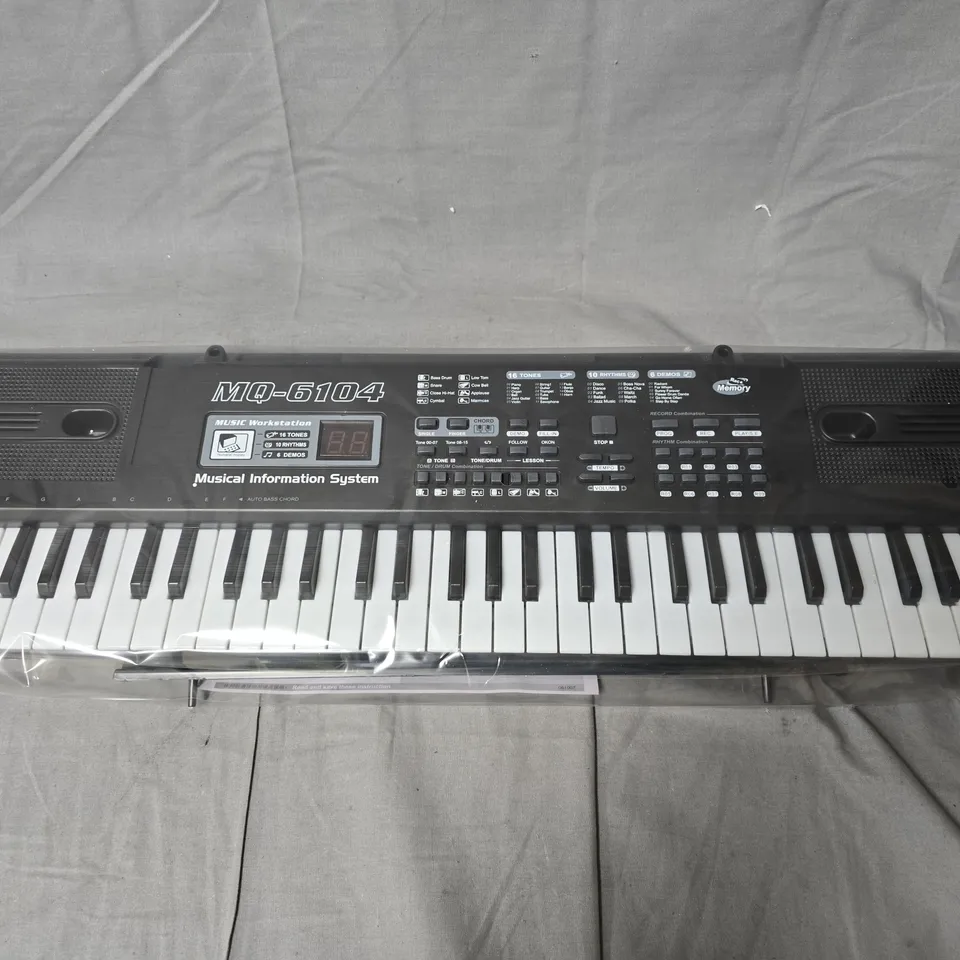 MQ-6104 ELECTRONIC KEYBOARD – 61-KEY MUSICAL INFORMATION SYSTEM 