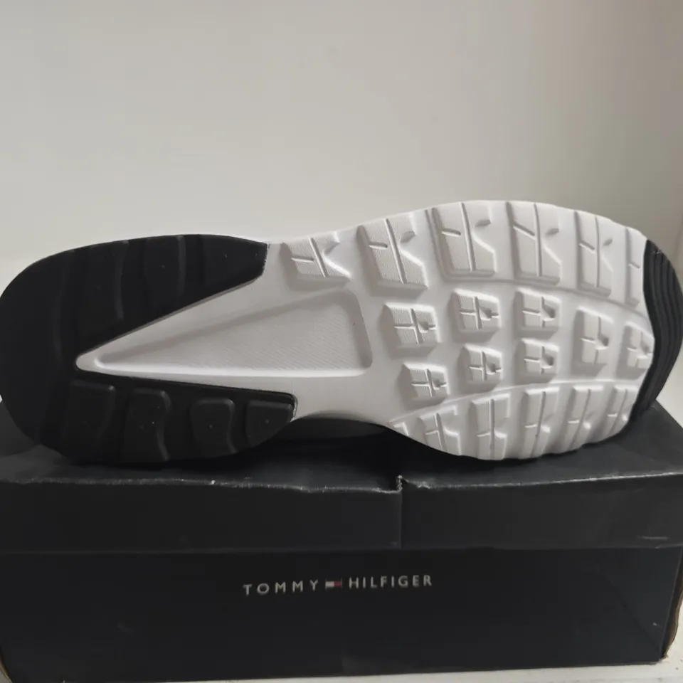 BOXED PAIR OF TOMMY HILFIGER BLACK BOOTIE SNEAKER – UK SIZE 7