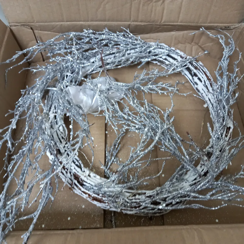 JM BY JULIEN MACDONALD PRE LIT GLITTER SEQUIN WREATH