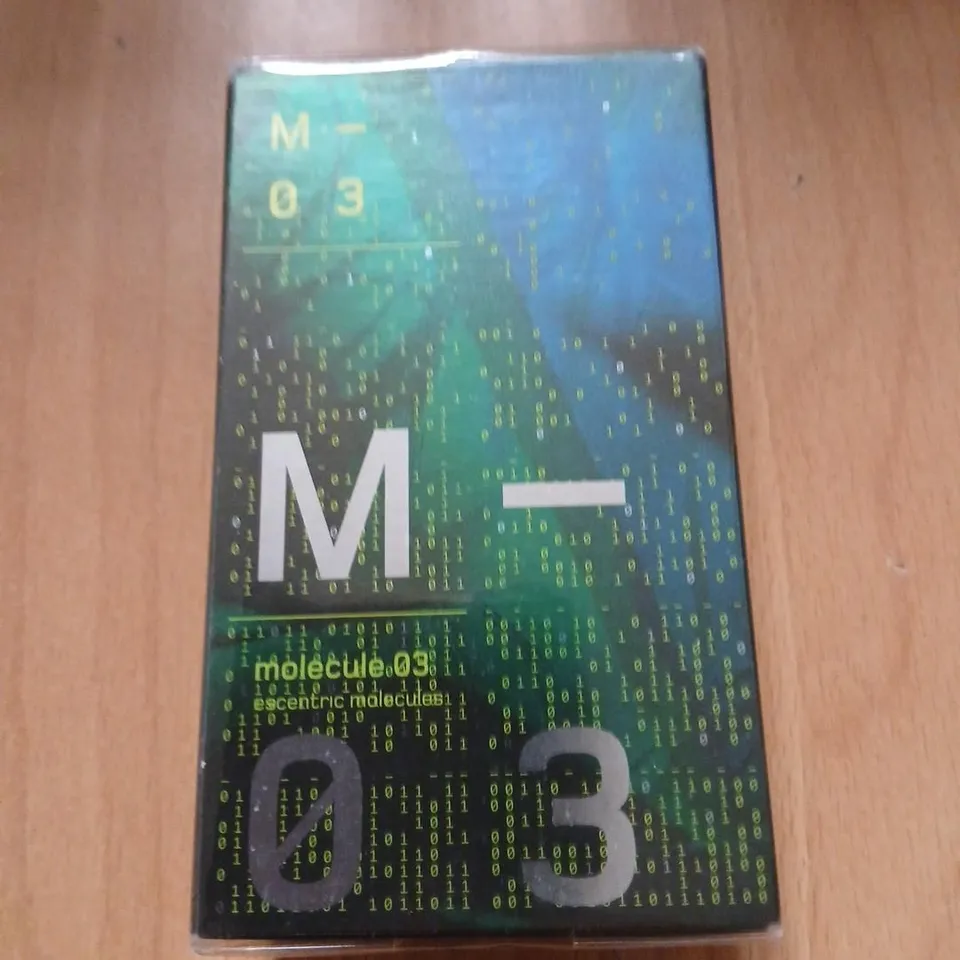 BOXED AND SEALED MOLECULE 03 
