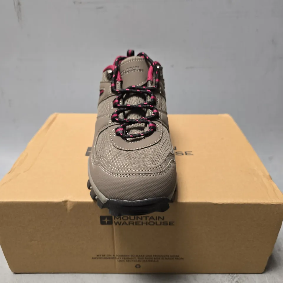 BOXED MOUNTAIN WAREHOUSE MCLEOD WOMENS WIDE FIT WALKING SHOE - UK 5 