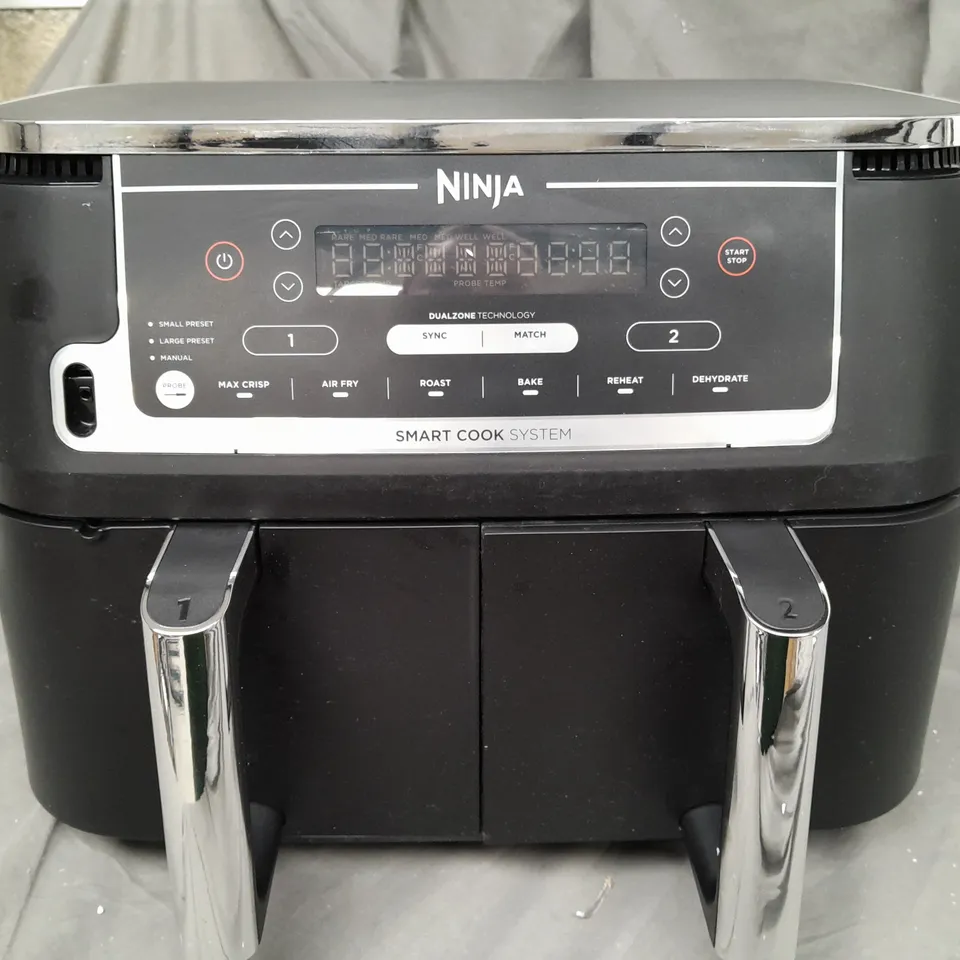BOXED NINJA FOODI MAX DUALZONE AIR FRYER IN BLACK