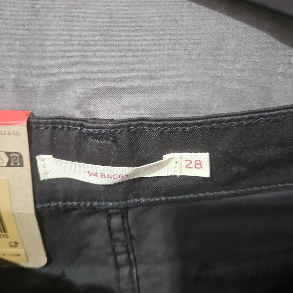 LEVI'S 94 BAGGY CARGOS – BLACK DENIM CARGO TROUSERS, UK SIZE 28