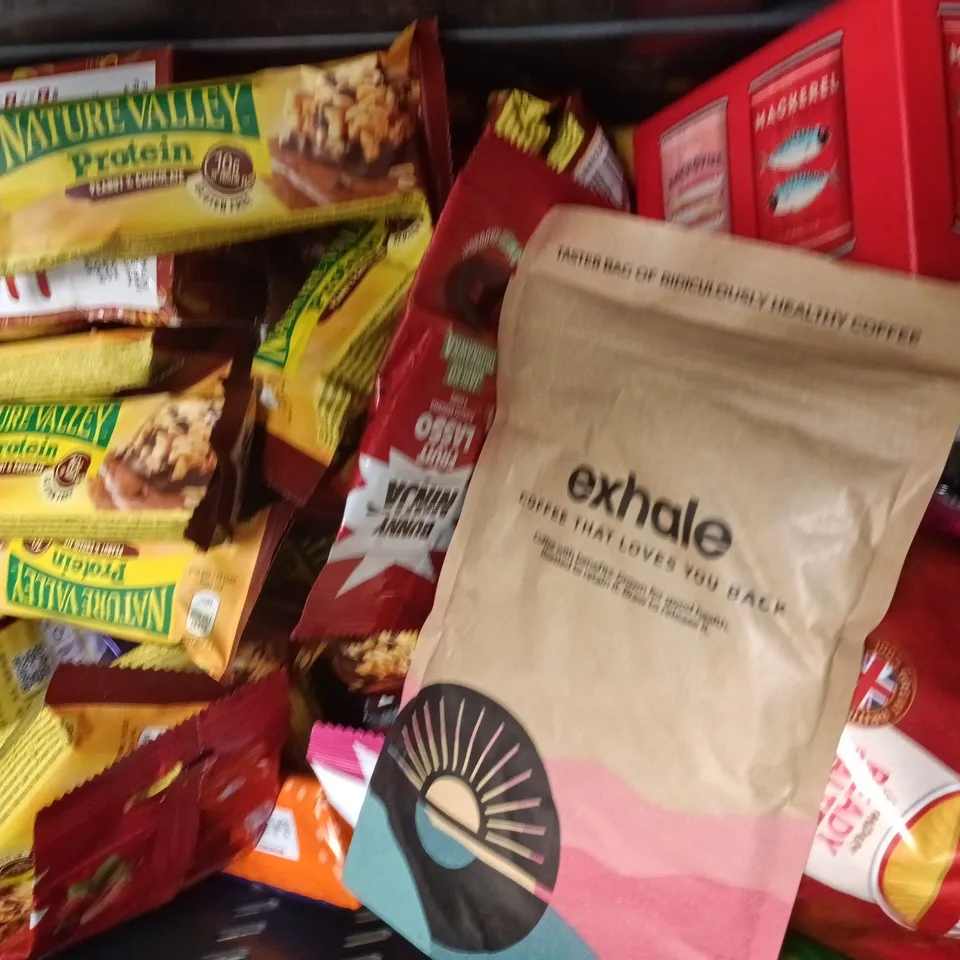 APPROXIMATELY 10 ASSORTED FOOD AND DRINK ITEMS TO INCLUDE HOT HONEY, FRUIT LASSO, TIME OUT, ETC