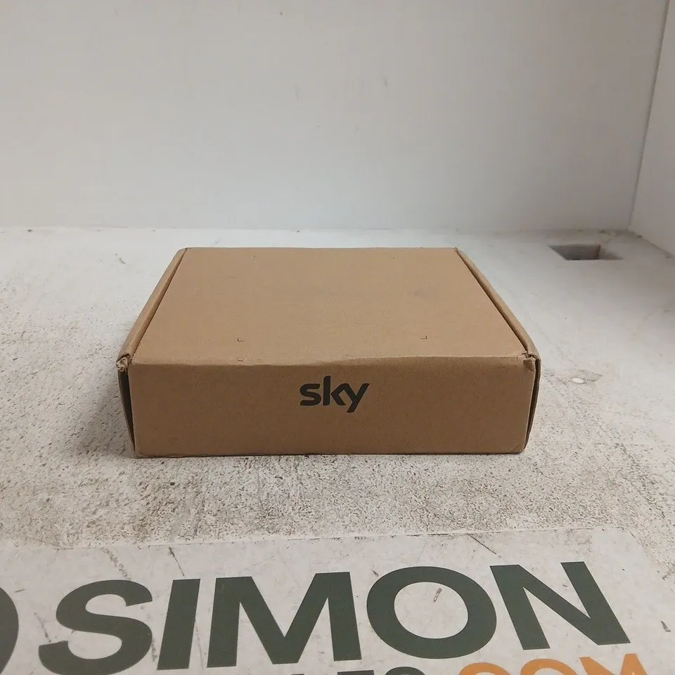 SKY STREAM PUCK (MODEL: IP061-EF-ANT-UKIE-GHM) BOXED