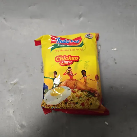 TOTE OF APPROXIMATELY 15 JNDOMIE CHICKEN FLAVOR INSTANT NOODLES 