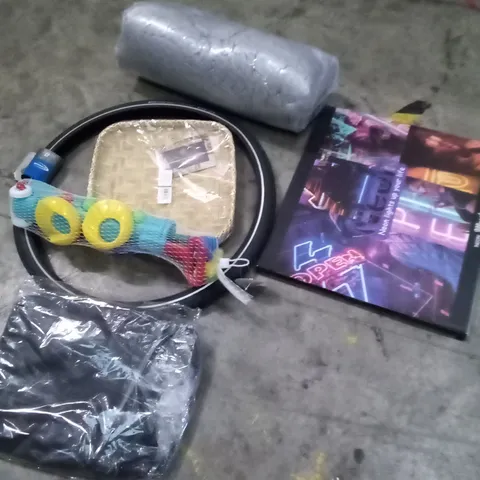 PALLET OF ASSORTED HOUSEHOLD ITEMS INCLUDING SMALL RUGS , TOY SETS AND NEON LIGHTING