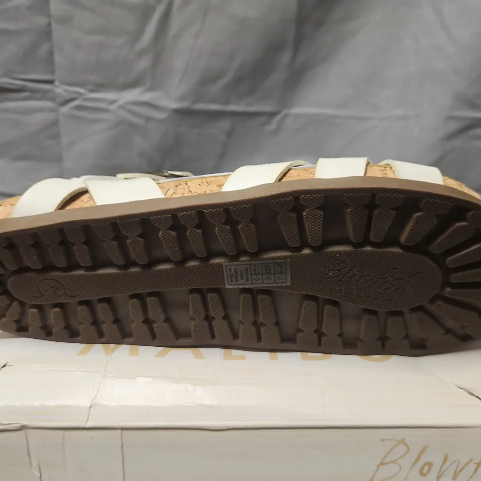 BOXED BLOWFISH MALIBU WHITE SANDALS – WOMEN'S – SIZE 7