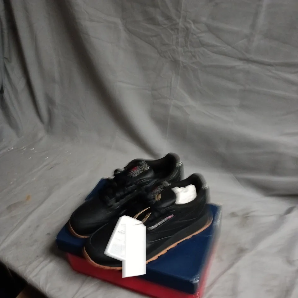 REEBOK CLASSIC LEATHER UNISEX RUNNING SHOES – BLACK, UK 8 (EU 42)