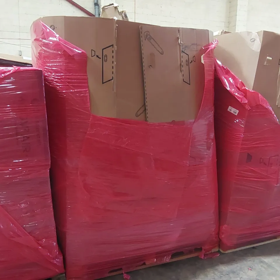 PALLET OF ASSORTED HOUSEHOLD GOODS AND FURNITURE TO INCLUDE: AIR FRYERS, COFFEE TABLE, DOG RAMP, STORAGE OTTOMAN, LAPTOP BED TRAY DESK ECT