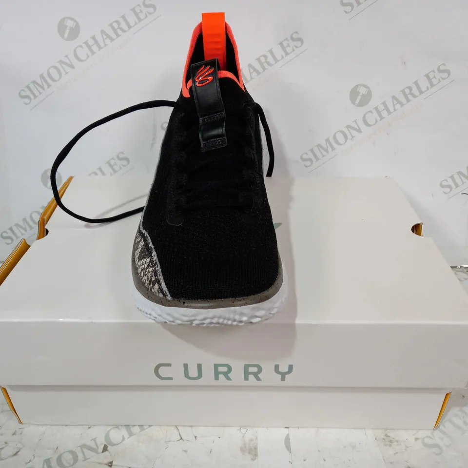 BOXED PAIR OF CURRY SNEAKERS IN BLACK/SNAKESKIN PATTERN/ORANGE UK SIZE 8