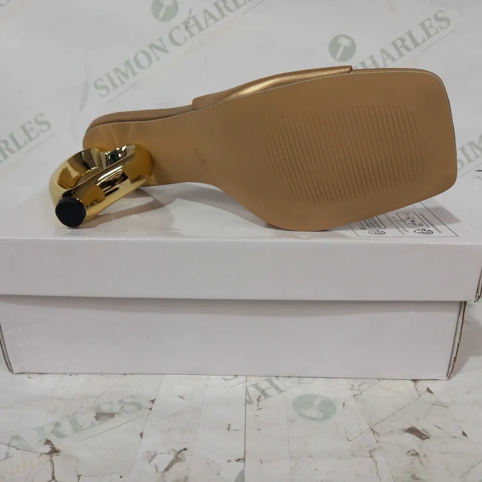 BOXED PAIR OF DESIGNER OPEN TOE HEART SHAPED HEEL SANDALS IN METALLIC GOLD EU SIZE 40