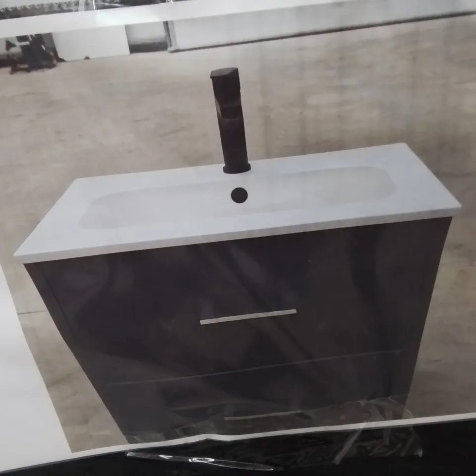 PALLET OF ASSORTED BATHROOM CABINETS AND FITTINGS 