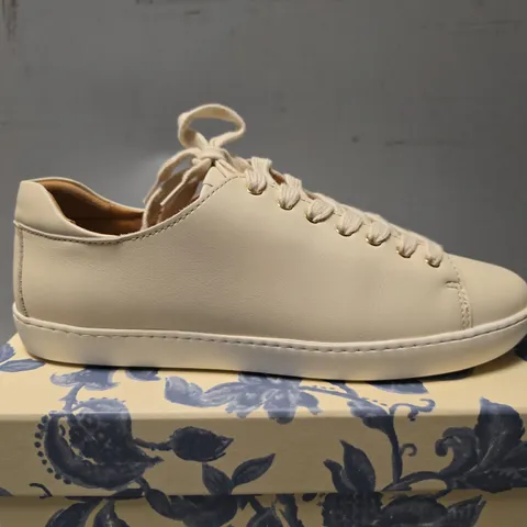 BOXED LES SOULIERS SEZANE JACK BASKETS TRAINERS - UK 6