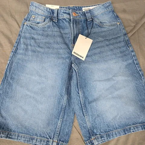 BERSHKA BAGGY DENIM SHORTS IN BLUE SIZE 34